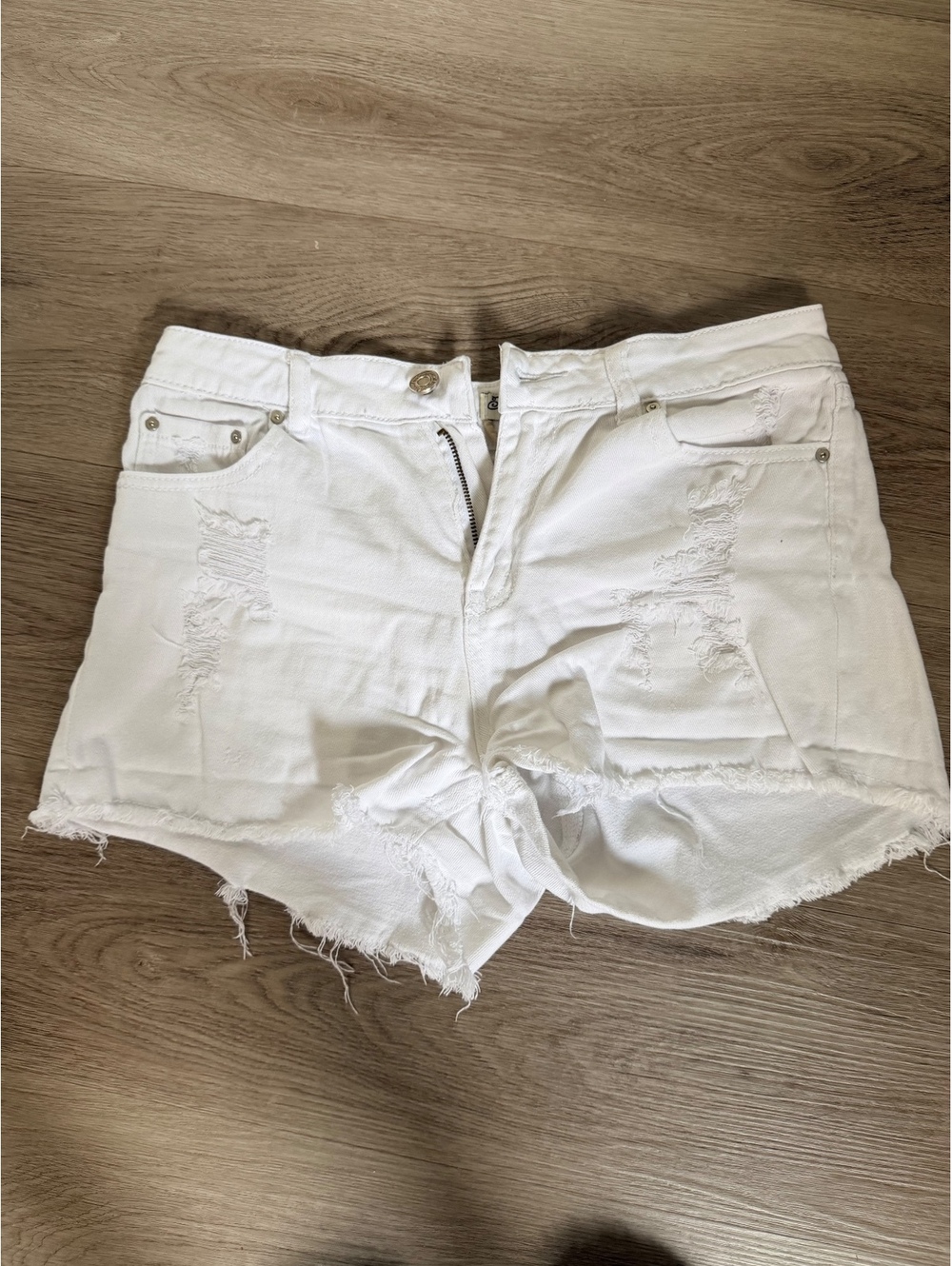 Indigo Rein White Distressed Denim Shorts – Size 9
